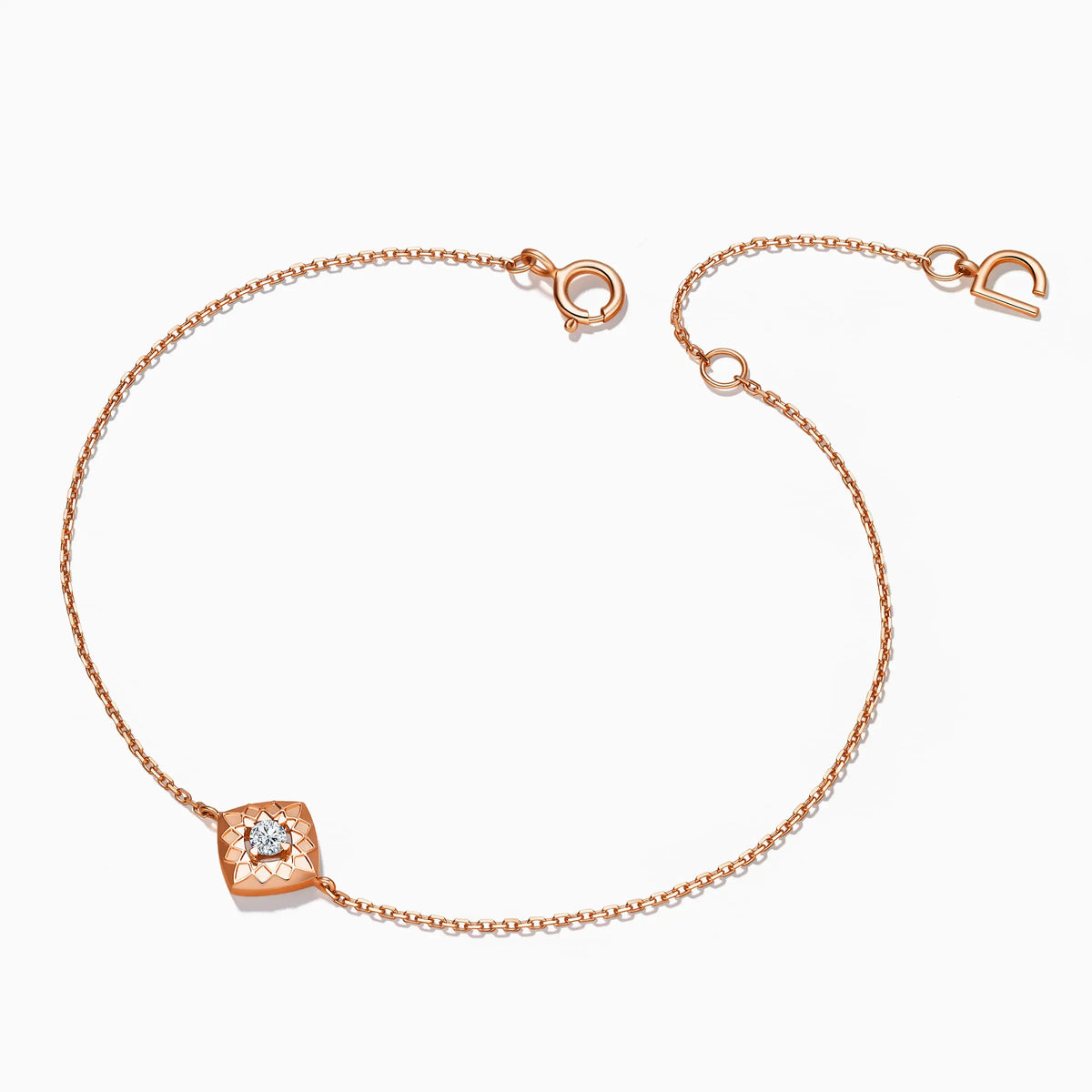 Pyramid Argyle Round Diamond Bracelet - image 3